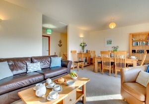 6 White Lodge - Three Bedroom House, Sleeps 6