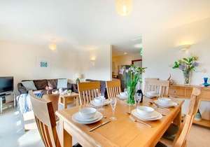 6 White Lodge - Three Bedroom House, Sleeps 6
