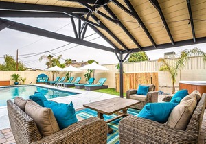 7 Bedrooms / 4 FULL Bathrooms IN OLD TOWN, SCOTTSDALE!