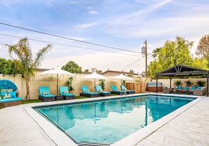 7 Bedrooms / 4 FULL Bathrooms IN OLD TOWN, SCOTTSDALE!