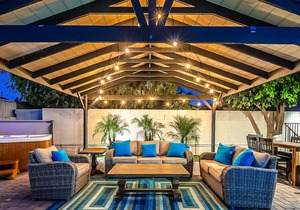 7 Bedrooms / 4 FULL Bathrooms IN OLD TOWN, SCOTTSDALE!