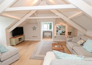 7 The Manor House, Hillfield Village