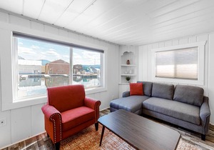 74 m² Houseboat ∙ 2 bedrooms ∙ 9 guests