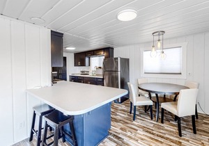 74 m² Houseboat ∙ 2 bedrooms ∙ 9 guests