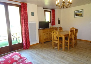 77m2 apartment, 7/9 people in a chalet, 3 bedrooms, swimming pool, jacuzzi