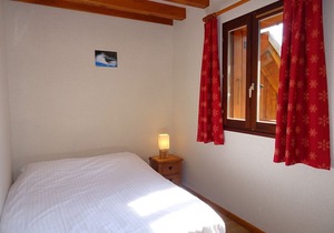 77m2 apartment, 7/9 people in a chalet, 3 bedrooms, swimming pool, jacuzzi