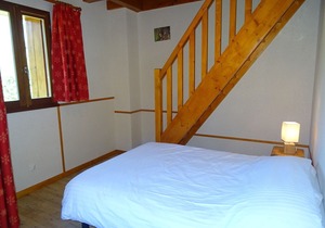 77m2 apartment, 7/9 people in a chalet, 3 bedrooms, swimming pool, jacuzzi