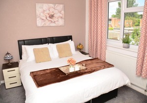 (7SM-11)Dreams Serviced Accommodations- Staines/Heathrow