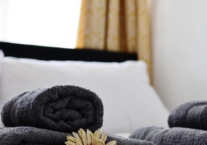 (7SM-13)Dreams Serviced Accommodations- Staines/Heathrow