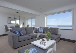 8 Bayview, Vernon Court