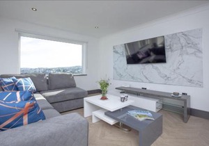 8 Bayview, Vernon Court
