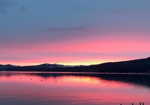 #8 Hotel Room - small & private - w/peek lake views, access to dock & beach