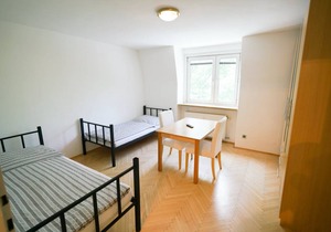 860 ft² Shared room