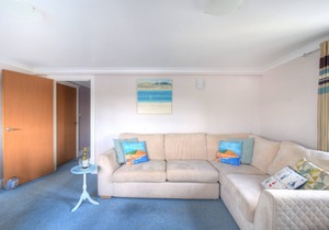 9 MARITIME HOUSE, family friendly in West Bay