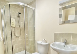 9 Slipway - Estuary views with parking, a 2 minute walk to Rock beach.