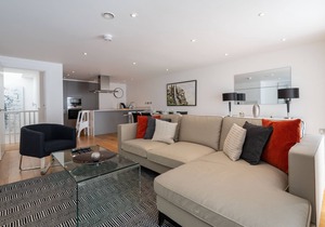A Hint of Pink - Three Bedroom House, Sleeps 6