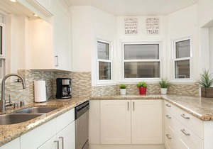 A King’s View in Mission Hills Apartment