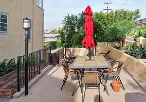 A King’s View in Mission Hills Apartment