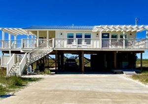 A Little Bit of Heaven Beach Home Minutes Away from the Gulf