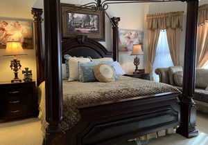 A Rare Gem. ! Perfect Getaway !20 Min Frm Airport. Luxury home, 6 bedrooms