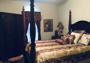 A Rare Gem. ! Perfect Getaway !20 Min Frm Airport. Luxury home, 6 bedrooms