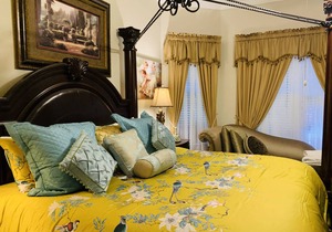 A Rare Gem. ! Perfect Getaway !20 Min Frm Airport. Luxury home, 6 bedrooms