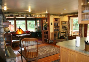 A River Runs Through It #2 Waterfront luxury with hot tub, fireplace & firepit