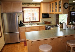 A River Runs Through It #2 Waterfront luxury with hot tub, fireplace & firepit