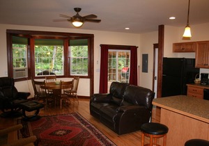 A River Runs Through It #1 - Waterfront Luxury Hot Tub, Fireplace & Firepit