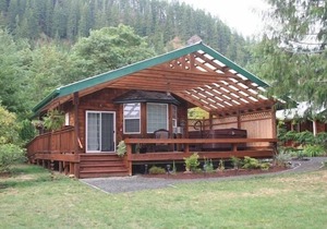 A River Runs Through It #1 - Waterfront Luxury Hot Tub, Fireplace & Firepit