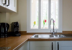 A sudeley castle cottage that sleeps 4 guests in 2 bedrooms