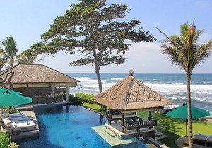 Absolute 4 Bedroom Beach Front Villa in Pabean Beach;