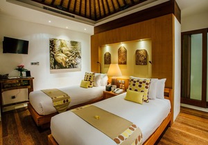 Absolute 4 Bedroom Beach Front Villa in Pabean Beach;