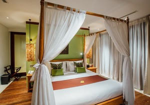 Absolute 4 Bedroom Beach Front Villa in Pabean Beach;