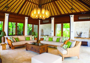 Absolute 4 Bedroom Beach Front Villa in Pabean Beach;