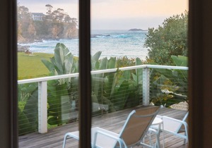 Absolute beach front holiday house in Malua Bay