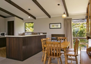 Acacia View at No. 3 - Acacia Bay Holiday Home
