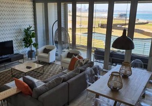 Accommodation Front - Gorgeous 4 Sleeper Beachfront Apartment