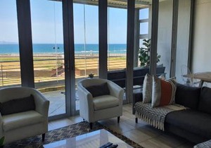 Accommodation Front - Gorgeous 4 Sleeper Beachfront Apartment