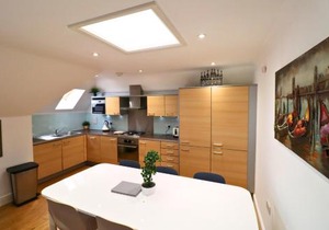 Addlestone - Large Stunning 2 bed room Apartment