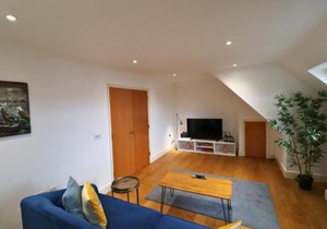 Addlestone - Large Stunning 2 bed room Apartment