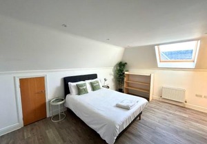 Addlestone - Large Stunning 2 bed room Apartment