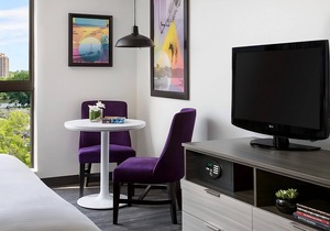 Adventure Awaits! 2 Modern Units Near Attractions