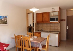 Agréable appartement 5-6 pers avec terrasse, proche navettes, piscine, WiFi, parking, ski - FR-1-508-189