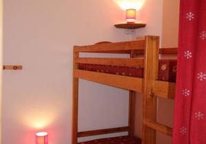 Agréable appartement 5-6 pers avec terrasse, proche navettes, piscine, WiFi, parking, ski - FR-1-508-189