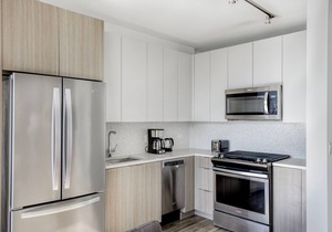 Airy South Loop Jr 1BR w/Lounge, Pool & Gym nr Grant Park, by Blueground