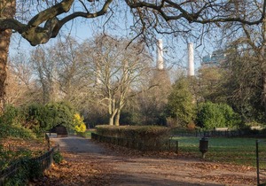 Albert Bridge Road II by Onefinestay