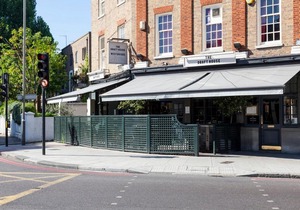 Albert Bridge Road II by Onefinestay