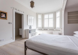 Albert Bridge Road VI by Onefinestay