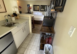 ALOHA-WAIKIKI 2 Blocks to BEACH with a KING BED! 49